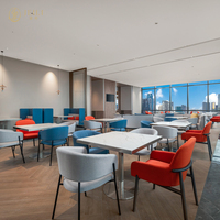Ensemble de mobilier JEILI pour hôtel, cantine, restaurant commercial : table et chaises en bois avec structure en fer, idéal pour les projets hôteliers