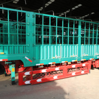 Semi-remorque de camion de fret à ridelles en acier 3/4/5 essieux, avec train de roulement robuste pour le transport de bétail, bovins, moutons, poulets