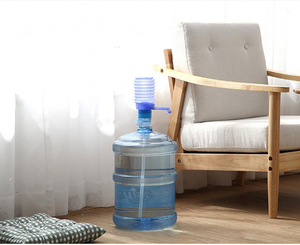 Ménage Plastique Pression Petit Mini Portable <span class=keywords><strong>Camping</strong></span> Main Presse <span class=keywords><strong>Manuelle</strong></span> <span class=keywords><strong>Pompe</strong></span> À <span class=keywords><strong>Eau</strong></span> En Bouteille Pour Boisson - Product Image 4