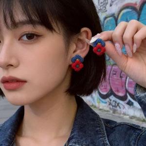 Pendientes de botón con diseño floral de hilo de lino, bonitos pendientes colgantes de moda para mujer, patrón cosido colorido en rojo y azul - Product Image 3