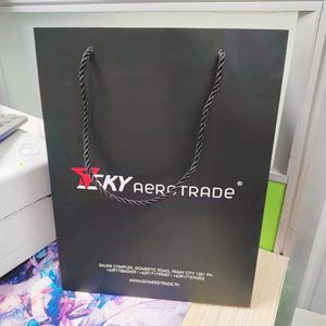 High Class White Cardboard Paper Gift Bulk Retail Boutique Packaging Shopping Paper Bag - Product Image 1