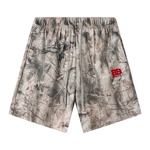 กางเกงขาสั้นลำลองผู้ชาย แห้งเร็ว ระบายอากาศดี ปักโลโก้ ทรงหลวม รูดเชือกผูกเอว ลายพรางใบไม้สไตล์อเมริกัน - Product Image 1