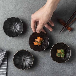 Assiette en porcelaine noire mate à motif végétal nordique créatif, bord doré, résistante au four, pour la maison et les réceptions en restaurant - Product Image 5