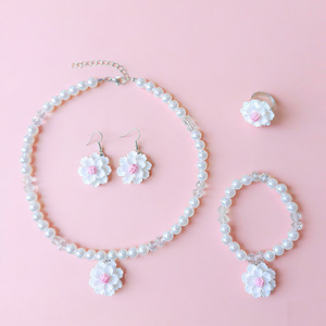 Ensemble de bijoux 4 pièces, Style frais et mignon, collier, boucles d'oreilles, bracelet, bague en imitation perle, avec pendentif fleur rose pour filles - Product Image 4