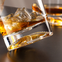 Ensemble de carafe à whisky en verre en forme de balle de baseball NOVARE Creative, 4 verres, capacité de 1000 ml, thème sportif, pour la maison, bar à domicile