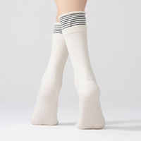 Vente directe de chaussettes de Pilates à double revers en coton pour femmes, chaussettes de Pilates pour la vente en gros