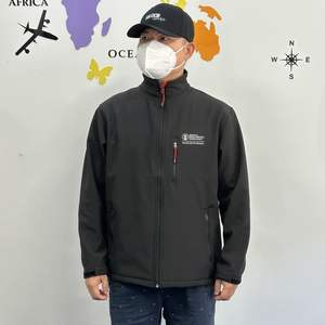 เสื้อแจ็คเก็ตกันลมแบบซิปสำหรับผู้ชาย เนื้อผ้านุ่ม กันน้ำ ซับในด้วยผ้าฟลีซ น้ำหนักเบา เหมาะสำหรับใส่กันฝน แบบ unisex - Product Image 6