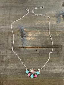 Collier artisanal en forme de croissant de barbe à papa pour femme - Product Image 3