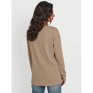 Trendy Queen Womens Camisas casuales de manga larga con cuello en V y bolsillo Otoño Moda Tops al aire libre - Product Image 5