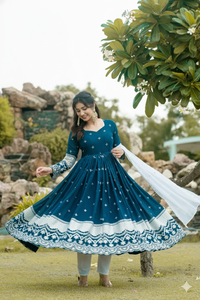 Conjunto de Kurta Anarkali de Rayón Premium para Mujer Unity Luxure con Dupatta Bordada, Suave, Transpirable y Festivo - Product Image 4