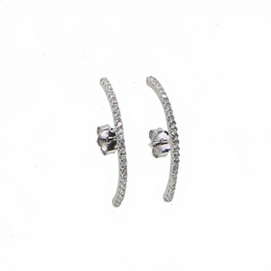 Pendientes de barra fina curvada de plata con circonitas finas para mujer, estilo minimalista - Product Image 2