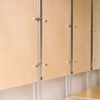 Présentoir en panneau perforé en contreplaqué avec profilés en aluminium pour vitrine de magasin et décoration de centre commercial
