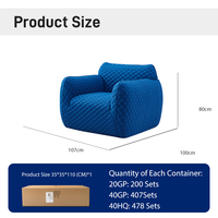 Fauteuil moderne en tissu bleu de designer italien, texture ondulée, capitonné, fauteuil de détente, mousse haute densité compressée sous vide