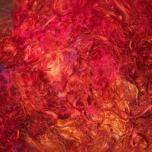 Fibras de Seda Sari Obtenidas de Restos de Tela de Saris de Fábricas Textiles en India - Product Image 1