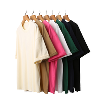 T-shirt élégant pour homme avec logo personnalisé, coupe ample et manches courtes, idéal pour l'été, prix abordable.