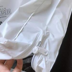 Bolsas de Almacenamiento Universales con Logotipo Personalizable, Artículos para el Hogar, PE Transparente Mate, Embalaje Tridimensional, Cierre de Cremallera Reciclable con Relieve - Product Image 2