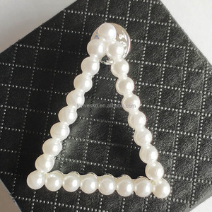 Bán Buôn Hy Lạp Sorority Tùy Chỉnh Màu Đỏ Trắng Kim Loại Men Tam Giác Trâm Pin Cho Phụ Nữ Người Đàn Ông Ve Áo Ba Lô Trang Sức - Product Image 1