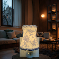 Veilleuse en céramique de taille moyenne Guangli GL-TC6, bleu et blanc, motif floral, lumière blanche chaude, à brancher, pour la décoration de la chambre