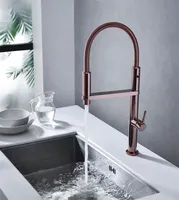 Robinet de cuisine contemporain Spring pour évier à légumes, doré, télescopique, monotrou, eau chaude et froide, en acier inoxydable brossé