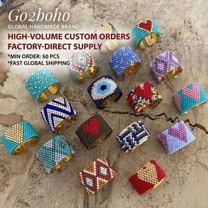 Go2boho fatto a mano anello di perline regolabile, anello aperto a banda <span class=keywords><strong>larga</strong></span> arcobaleno bohémien con Miyuki Delica perline motivo geometrico - Product Image 1