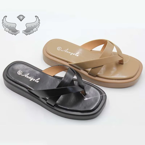 Женские сандалии на толстой подошве - Product Image 1