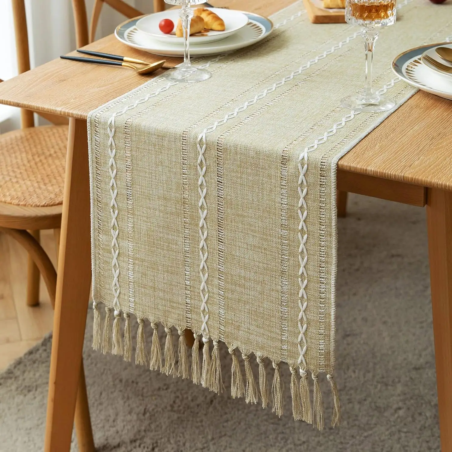 Skymoving Home Textiles Nouveaux chemins de table en lin chamois aux amandes creuses personnalisées avec glands tissés à la main pour les fêtes à manger