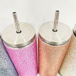 Vasos Térmicos de Acero Inoxidable Delgados y Rectos de 20oz con Diseño de Leopardo Arcoíris Rosa, Azul y Negro, Cubiertos de Diamantes de Imitación y Pedrería Brillante - Product Image 4