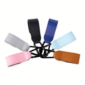 Accessoires universels : Mousqueton amélioré pour poussette, crochet en cuir PU pour suspendre sacs, idéal pour cadeaux - Product Image 4