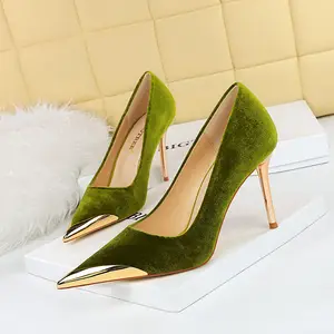 Trendy Velvet High Heel Shoes para Senhoras Pointed Stilettos Bombas Wear Wedding Women Dress Shoes Luxo