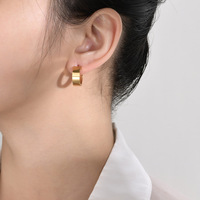 Nouveaux cerceaux circulaires en acier inoxydable hypoallergéniques à la mode sans ternissement cerceaux en forme de C minimale pour femmes cerceaux plaqués or 18 carats