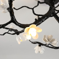 Plafonnier en céramique noir à motif floral, design rustique en forme de branche d'arbre avec abat-jour floraux