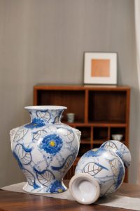 Jarrón de Porcelana Ecológico Hecho a Mano con Diseño Art Deco, Patrón de Flores Azules y Blancas, para Decoración del Hogar - Product Image 6