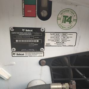 Chargeur antidérapant Excellente capacité de dégagement Excellent moteur et <span class=keywords><strong>accessoires</strong></span> <span class=keywords><strong>Bobcat</strong></span> S220 importé américain d'<span class=keywords><strong>occasion</strong></span> - Product Image 5