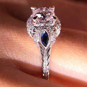 Anillo de Estilo Real Vintage, Elegante y Noble, Joyería para Mujer, Diseño Audaz - Product Image 1