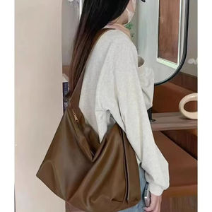Nouveau sac fourre-tout à bandoulière en cuir PU pour femme, grande capacité, imperméable, sac à bandoulière - Product Image 4