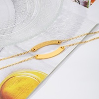 Nuevo Estilo de Collares de Oro de 18k para Grabar, Collares de Acero Inoxidable con Letras, Collares Personalizados con Colgante de Tira Larga Curvada