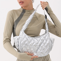 Tas Selempang Metalik Chic Y2K Tahan Air, Tas Cloud Empuk, Tas Tote Crescent Wanita, Logo Kustom, Label Pribadi Toko
