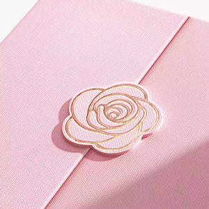 <span class=keywords><strong>Caja</strong></span> de Regalo Romántica de Papel con Forro de Esponja y Logotipo en Relieve Rosa Personalizado, con Lazo de Cinta, para Cosméticos y Regalos de <span class=keywords><strong>Cumpleaños</strong></span> - Product Image 2