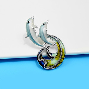 Broche de aleación de esmalte de delfín saltando sobre las olas pintura al óleo Color cielo azul océano delfín Pin para hombres mujeres sombrero, bolsa - Product Image 5