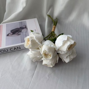 Roses artificielles de luxe avec branches <span class=keywords><strong>pour</strong></span> <span class=keywords><strong>cheminée</strong></span>, fleurs en polyester de qualité supérieure <span class=keywords><strong>pour</strong></span> décoration de <span class=keywords><strong>foyer</strong></span> - Product Image 1