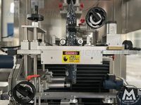 Machine d'étiquetage automatique de manchons rétractables pour bouteilles d'eau et de boissons
