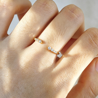 Bague de fiançailles fine en argent sterling 925 plaqué or 14 carats avec moissanite solitaire taille marquise à sept griffes