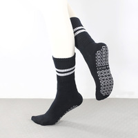 Logo personnalisé de haute qualité Crew Jacquard Logo anti-dérapant Pilates Chaussettes de sport à rayures pour femmes