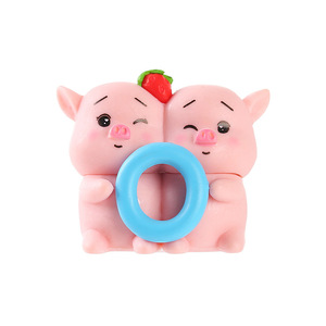 Miniatura de cerdito con carta de amor, figura de animal de PVC, 4 piezas, para decoración de hogar, oficina y escritorio - Product Image 5