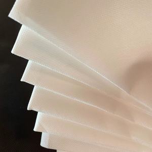 Tissu non tissé filé de polyester résistant à l'abrasion de respirabilité élevée pour le tissu d'utilisation de filtre d'<span class=keywords><strong>aspirateur</strong></span> de filtre - Product Image 1