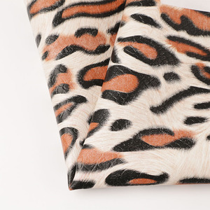 <span class=keywords><strong>Marimekko</strong></span> ขายส่ง265-295GSM 55นิ้ว0.6มม. เสือดาวพิมพ์หนังเทียมด้วยผ้าเรยอนทอผ้าแผ่นหนังสำหรับงานหัตถกรรม - Product Image 6