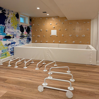 Salle de jeux pour enfants de couleur blanche personnalisée pour salle de sport bloc de mousse fosse à balles barre d'argent corde mur d'escalade intérieur mur d'escalade pour enfant rock