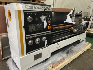 Torno horizontal manual CS6266, torno convencional de bancada con hueco para el eje, para trabajar metales con un gran diámetro del eje. - Product Image 2