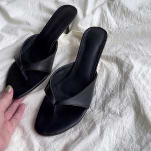 Sandales élégantes noires en cuir microfibre à talon carré, bout ouvert, à enfiler, pour femme, idéales pour l'été, livraison directe - Product Image 2