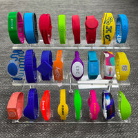 Gelang RFID 125kHz ID 13.56MHz IC NFC gelang silikon daur ulang kustom gelang RFID tahan air untuk kebugaran Festival keanggotaan Hotel